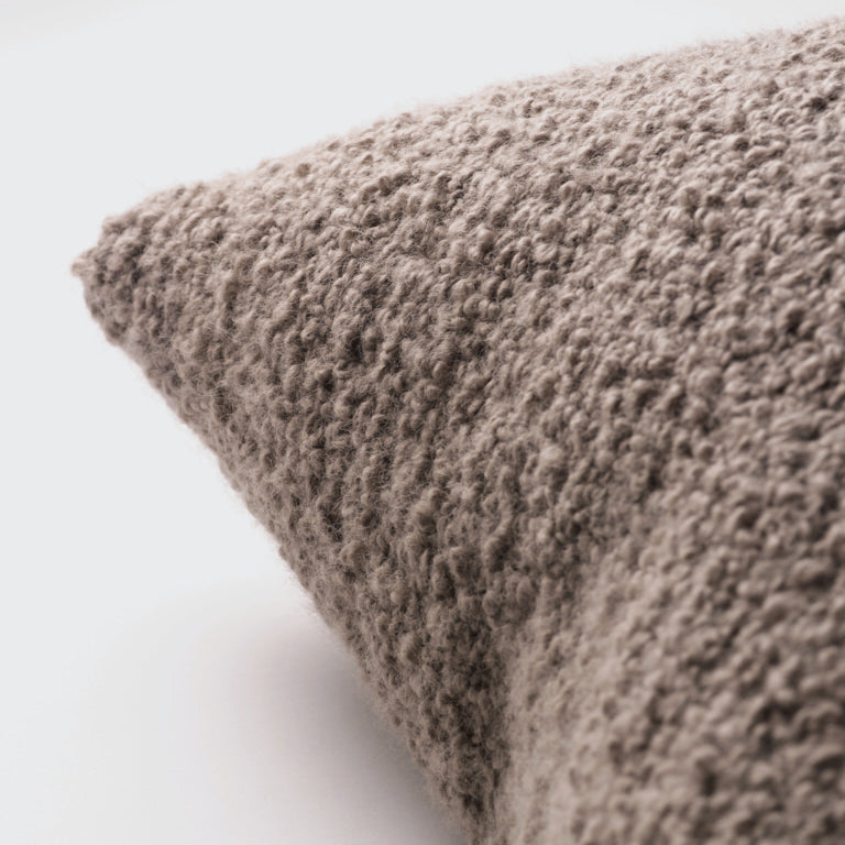 de Le Cuona | Handwoven Alpaca Cushion – Fawn