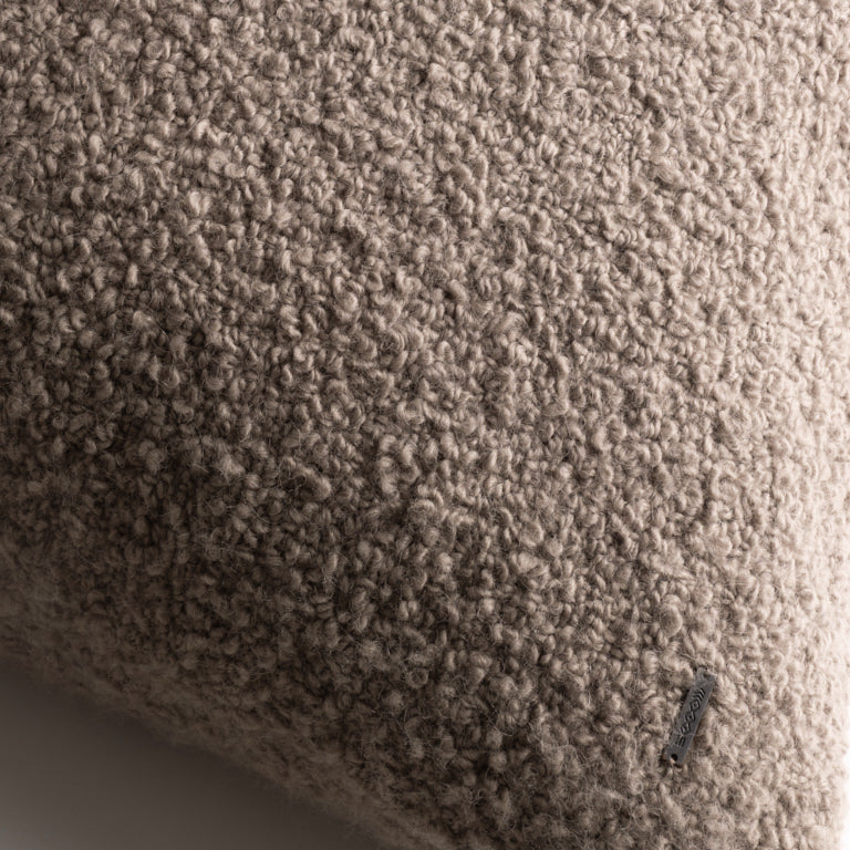 de Le Cuona | Handwoven Alpaca Cushion – Fawn