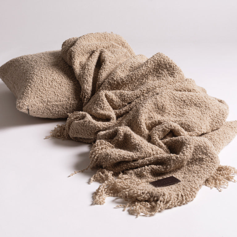 de Le Cuona | Handwoven Alpaca Cushion – Oatmeal