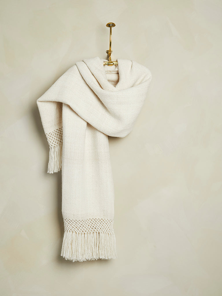 de Le Cuona | Handwoven Llama Throw – Natural Cream