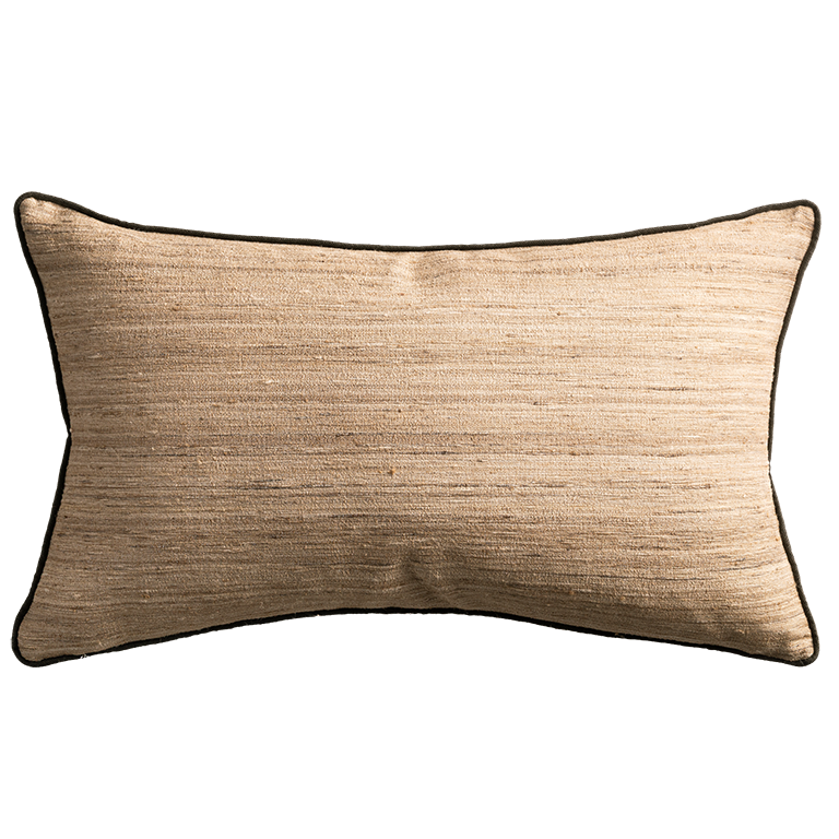 de Le Cuona | Handwoven Wild Silk Cushion – Natural