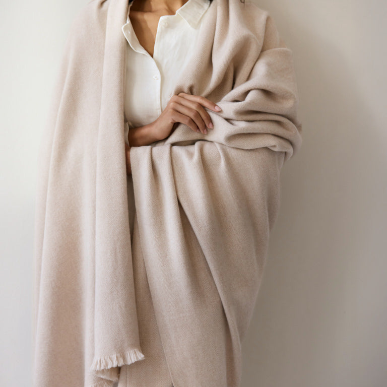 de Le Cuona | Herringbone Cashmere Blanket – Wheat