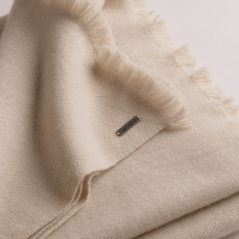 de Le Cuona | Herringbone Cashmere Blanket – Wheat