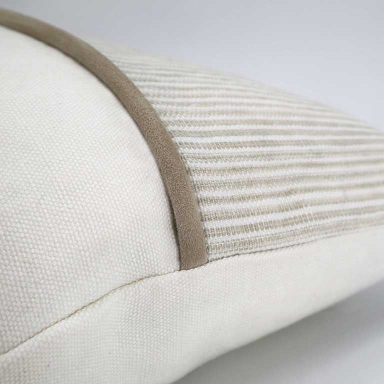 de Le Cuona | Hunter Cushion with Suede Detail – Flax