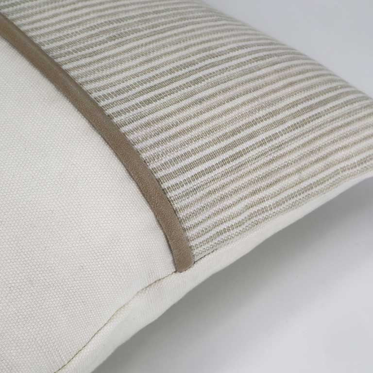 de Le Cuona | Hunter Cushion with Suede Detail – Flax