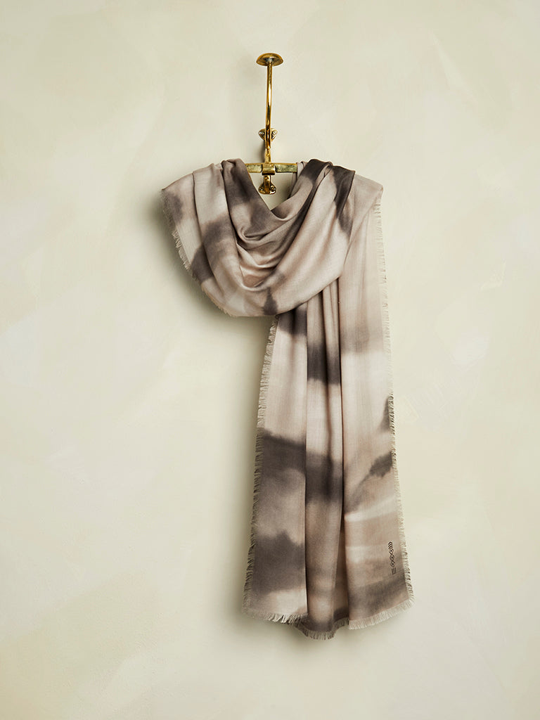 de Le Cuona | Ink Wash Cashmere Scarf – Taupe