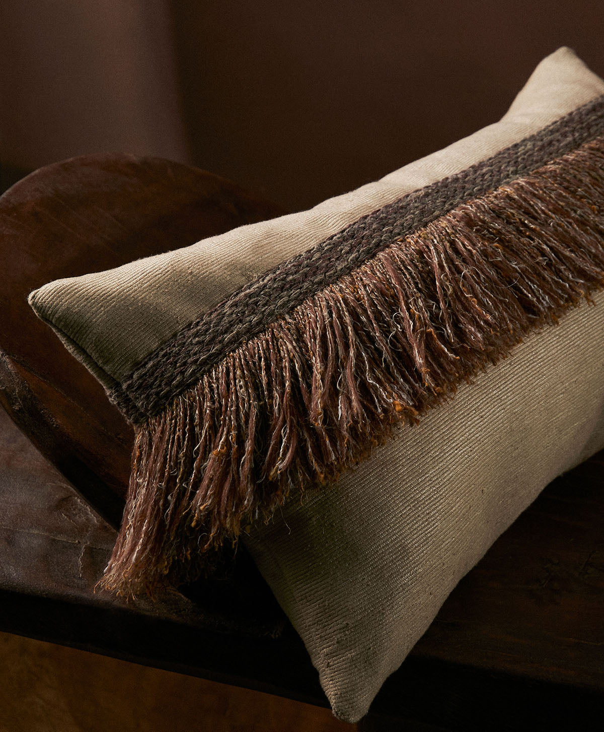 de Le Cuona | Jungle Silk Cushion with Textured Fringe – Sugarcane