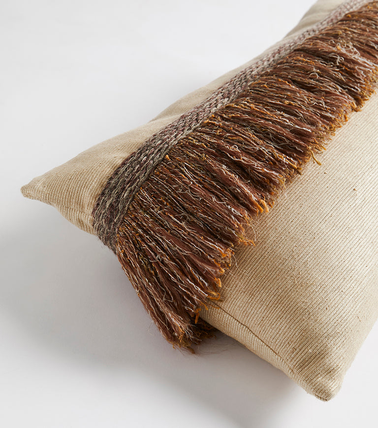 de Le Cuona | Jungle Silk Cushion with Textured Fringe – Sugarcane