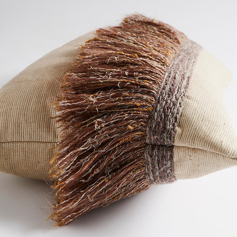 de Le Cuona | Jungle Silk Cushion with Textured Fringe – Sugarcane