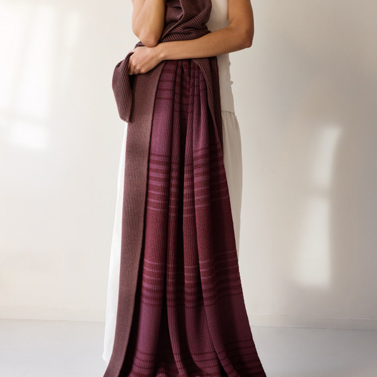 de Le Cuona | Knitted Wool Throw – Merlot