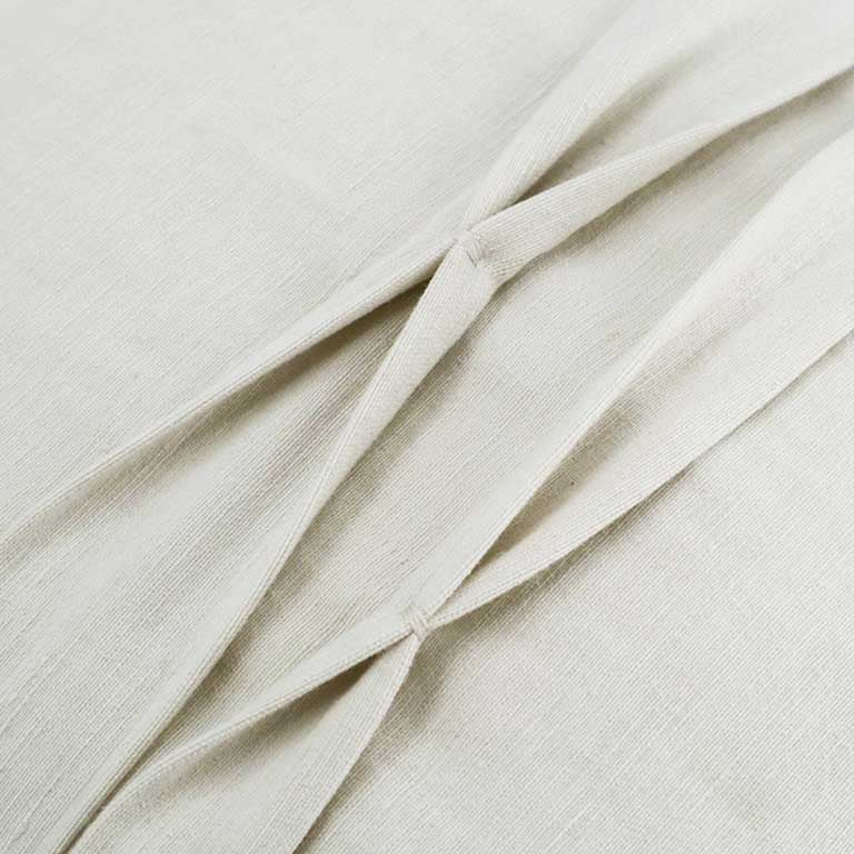 de Le Cuona | Lotus Cushion with Box Pleat Detail – Rice Paper