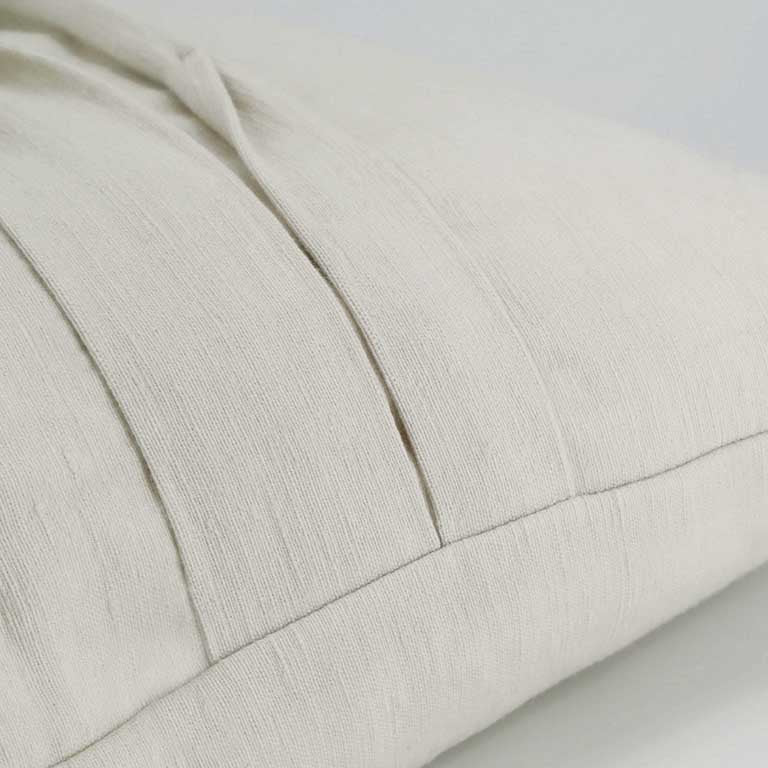 de Le Cuona | Lotus Cushion with Box Pleat Detail – Rice Paper