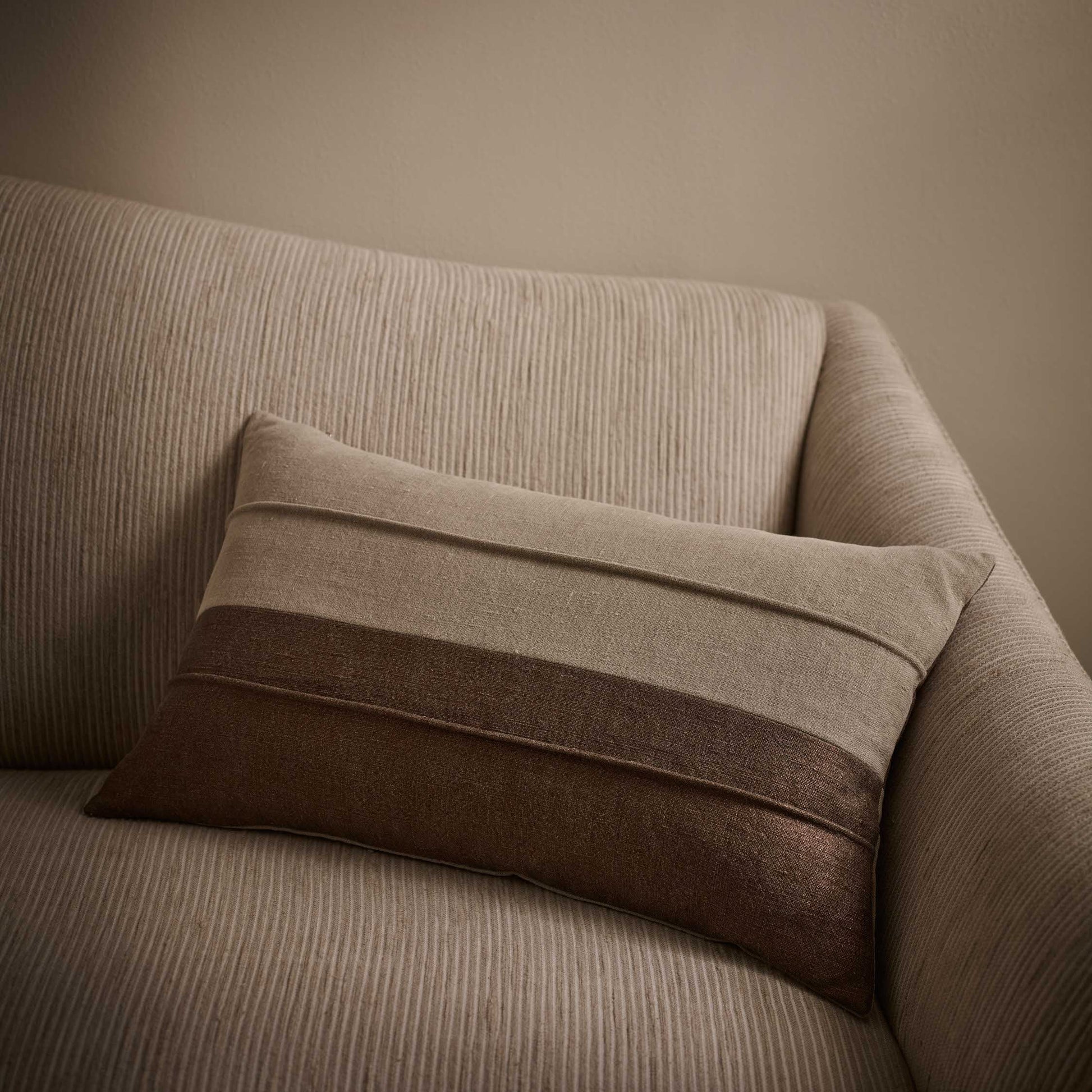 de Le Cuona | Mackintosh Cushion with Piped Detail – Copper