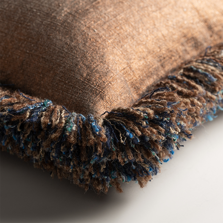 de Le Cuona | Mackintosh Cushion with Inserted Fringe – Copper