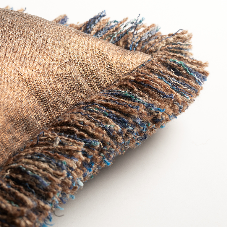 de Le Cuona | Mackintosh Cushion with Inserted Fringe – Copper