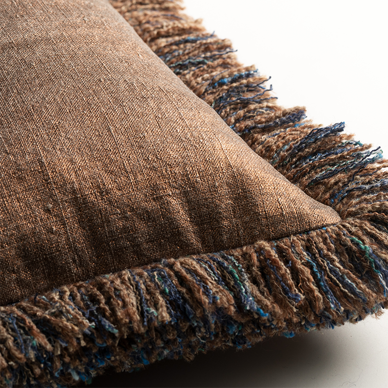 de Le Cuona | Mackintosh Cushion with Inserted Fringe – Copper
