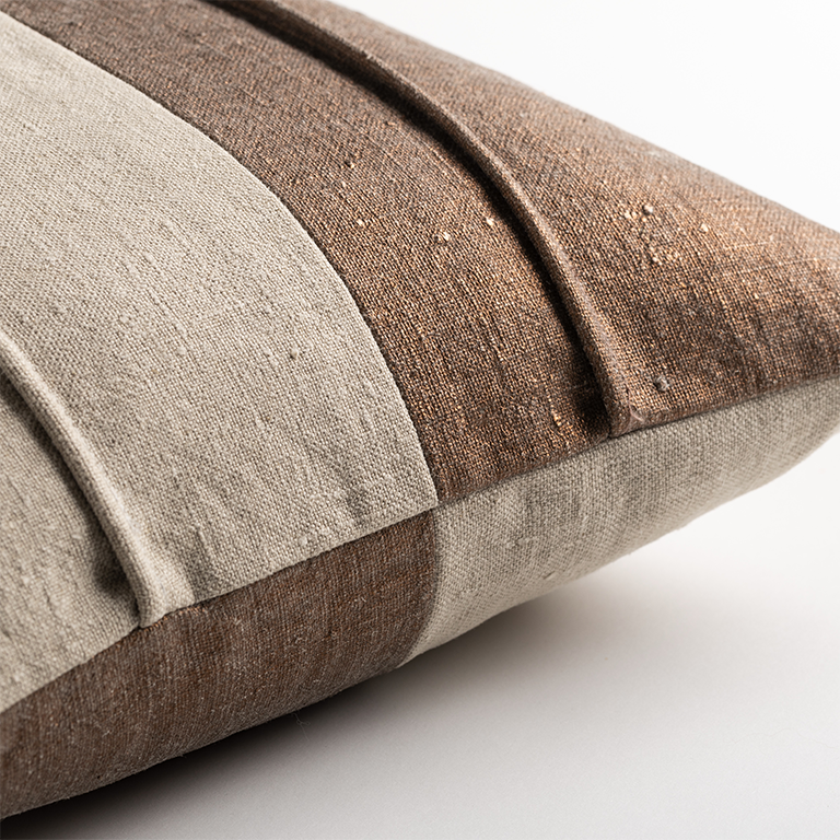 de Le Cuona | Mackintosh Cushion with Piped Detail – Copper