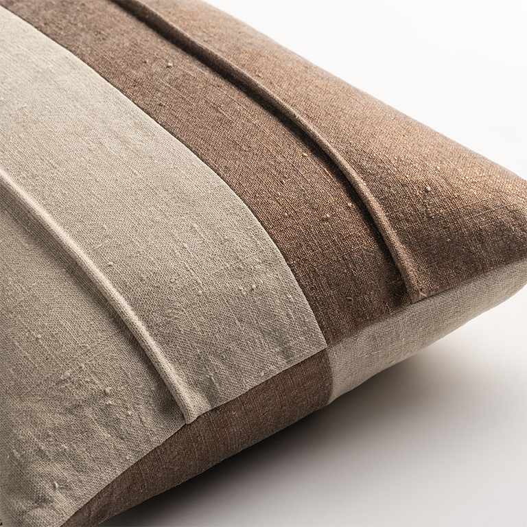 de Le Cuona | Mackintosh Cushion with Piped Detail – Copper