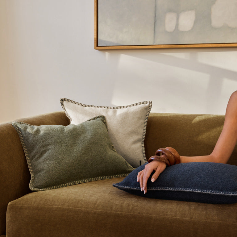 de Le Cuona | Merino Cushion with Blanket Stitch – Ocean