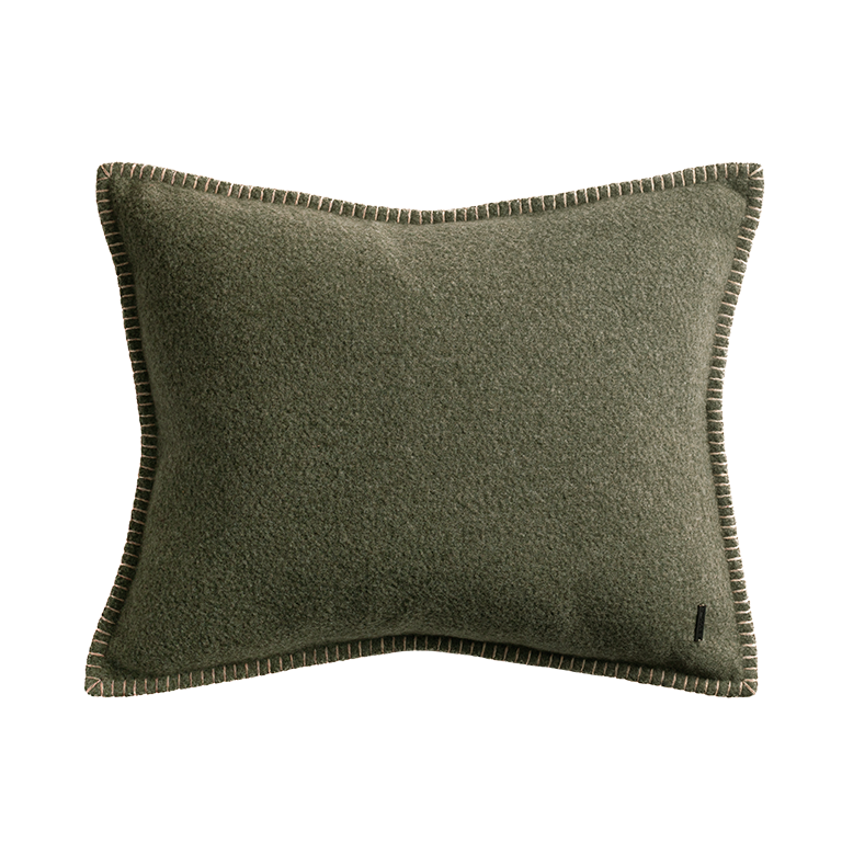 de Le Cuona | Merino Cushion with Blanket Stitch – Meadow