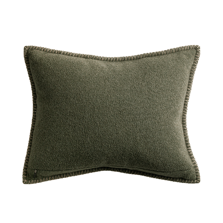 de Le Cuona | Merino Cushion with Blanket Stitch – Meadow