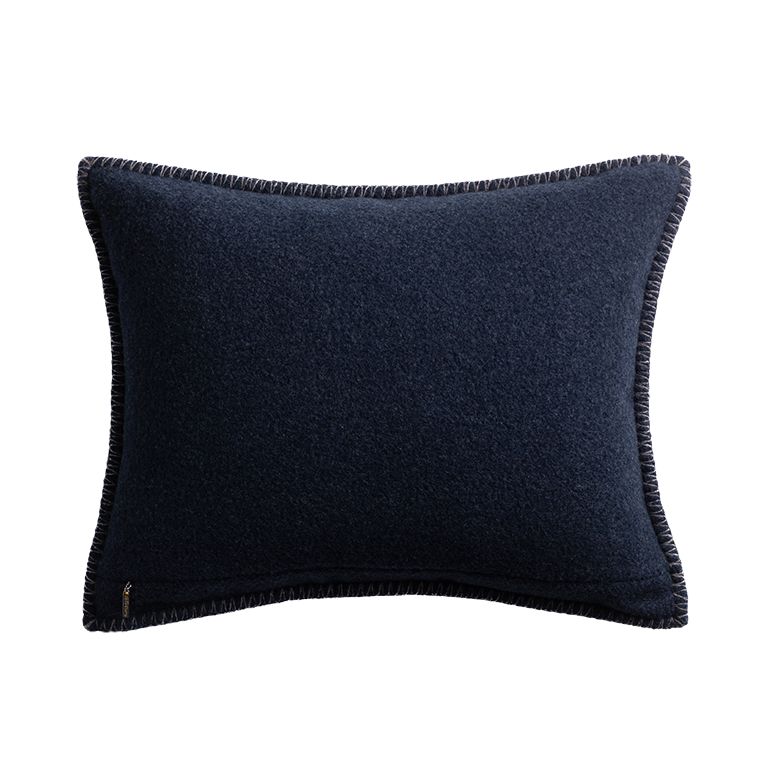 de Le Cuona | Merino Cushion with Blanket Stitch – Ocean