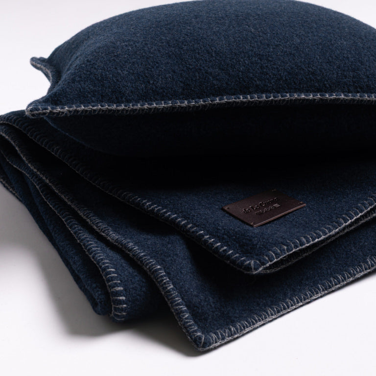 de Le Cuona | Merino Throw with Blanket Stitch – Ocean