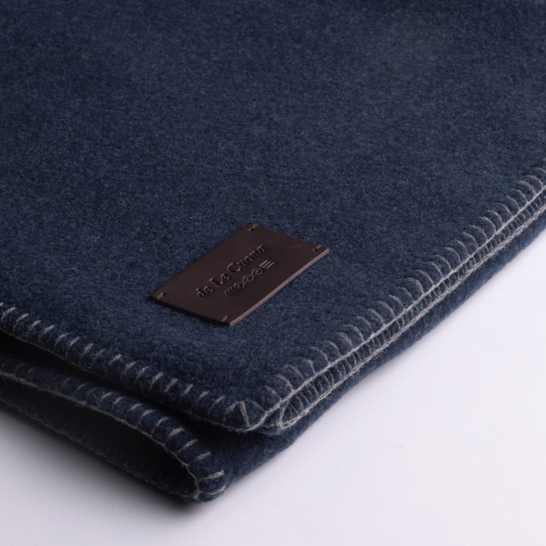 de Le Cuona | Merino Throw with Blanket Stitch – Ocean