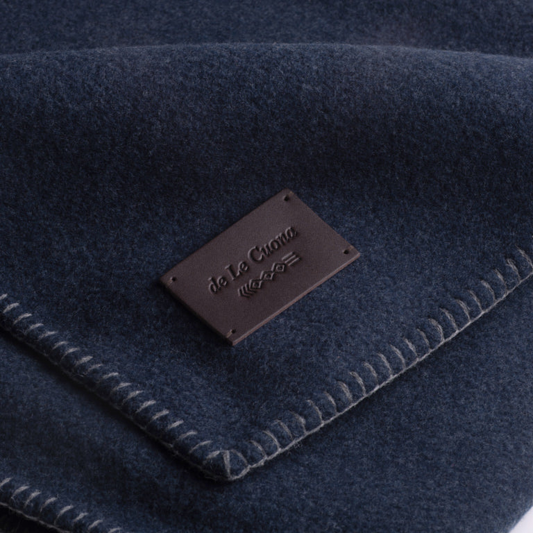 de Le Cuona | Merino Throw with Blanket Stitch – Ocean