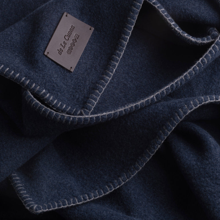 de Le Cuona | Merino Throw with Blanket Stitch – Ocean