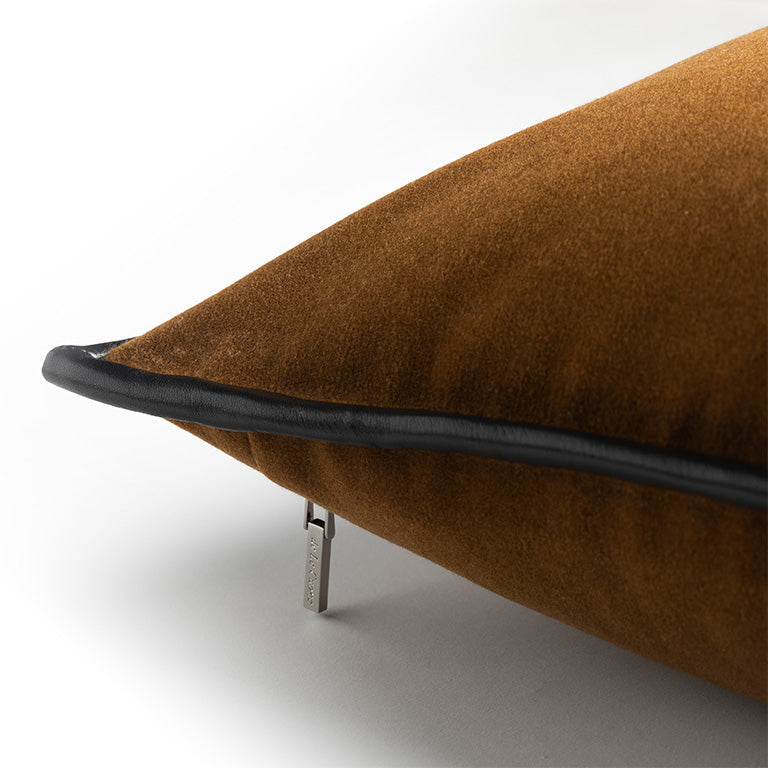 de Le Cuona | Merino Velvet Cushion with Leather Trim – Maple