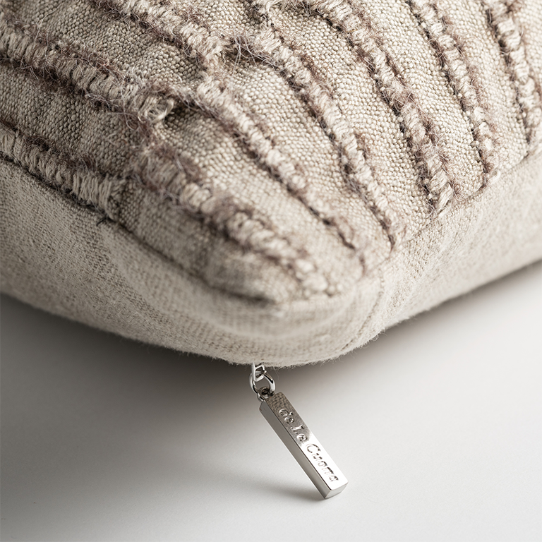 de Le Cuona | Nara Panel Cushion – Thistle