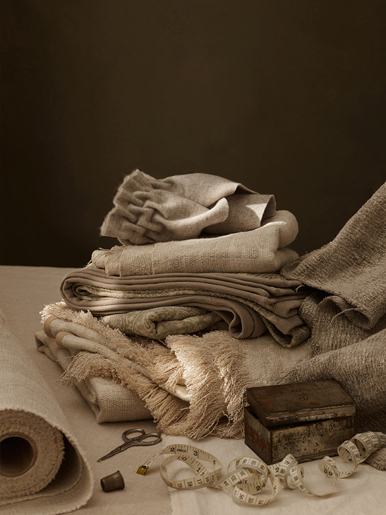 de Le Cuona | Primitive Linen – Garlic