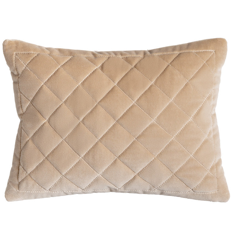 de Le Cuona Petite Banquet Quilted Cushion