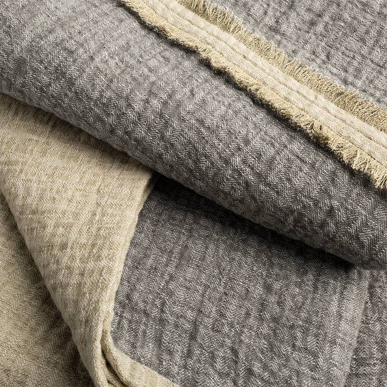 de Le Cuona | Sashiko Bed Throw with Fringe Detail – Needle