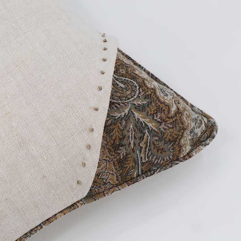de Le Cuona | Seed Linen Cushion with Embroidery Detail – Poppy