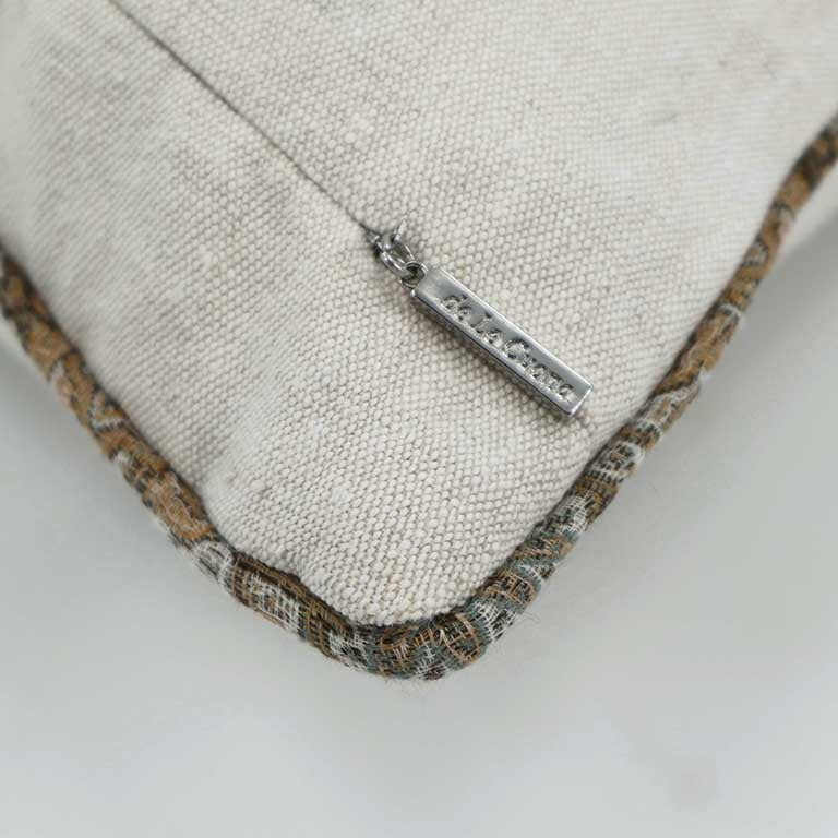de Le Cuona | Seed Linen Cushion with Embroidery Detail – Poppy