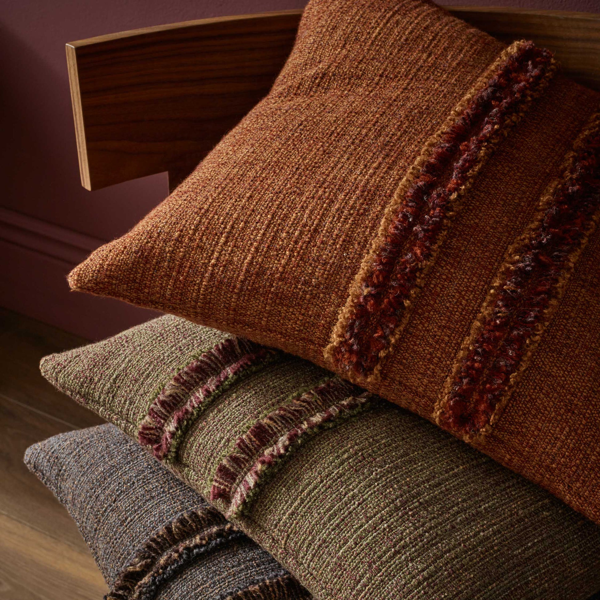 de Le Cuona | Strata Cushion with Fringe Detail – Granite