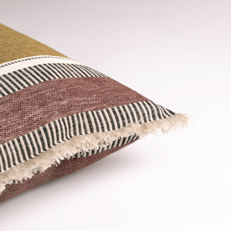 de Le Cuona | Striped Linen Cushion – Olive