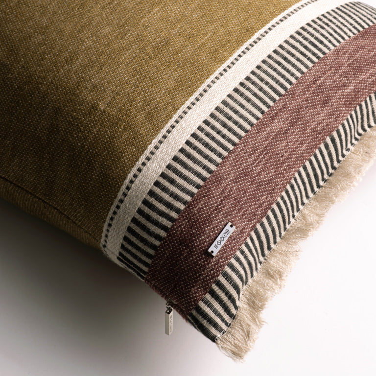 de Le Cuona | Striped Linen Cushion – Olive
