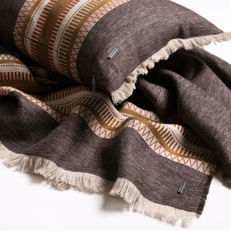de Le Cuona | Striped Linen Cushion – Clove