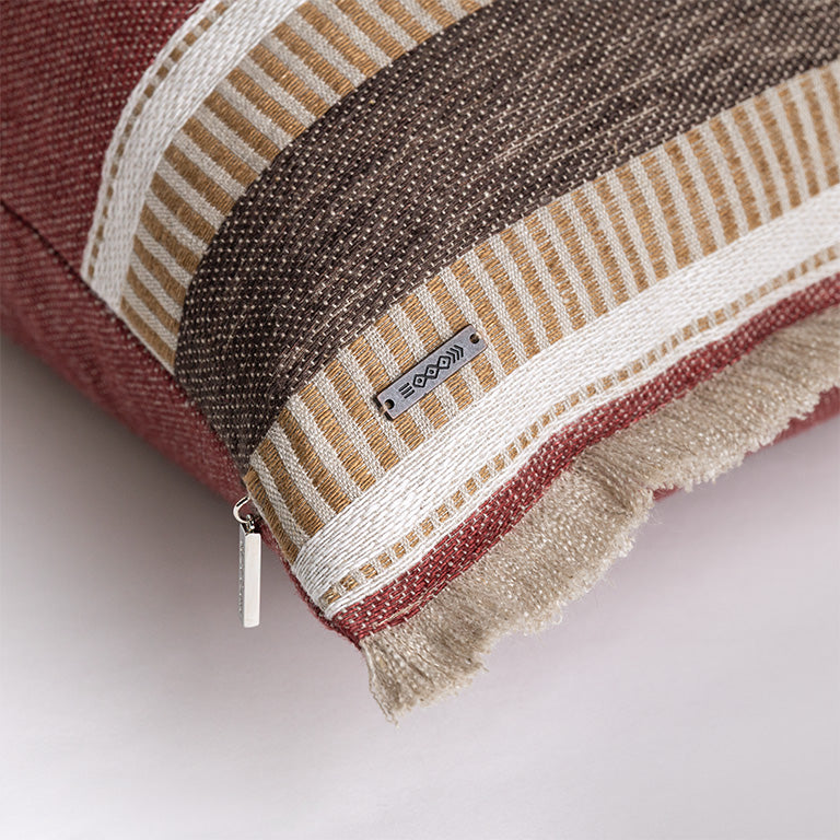 de Le Cuona Striped Linen Cushion – Berry