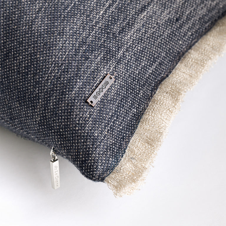 de Le Cuona Striped Linen Cushion – Juniper