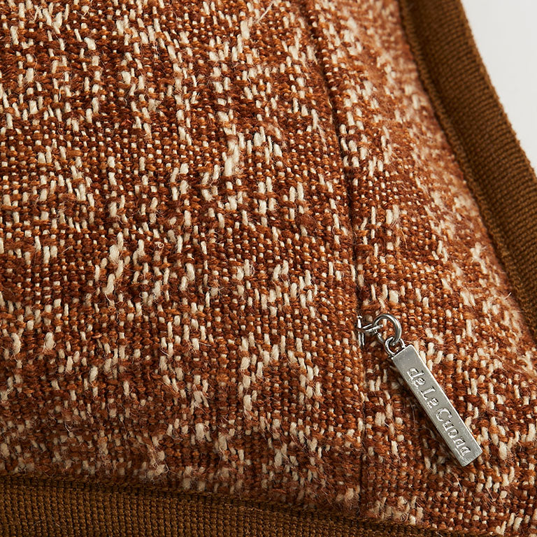 de Le Cuona | Tribal Linen Cushion with Wool Binding – Earth