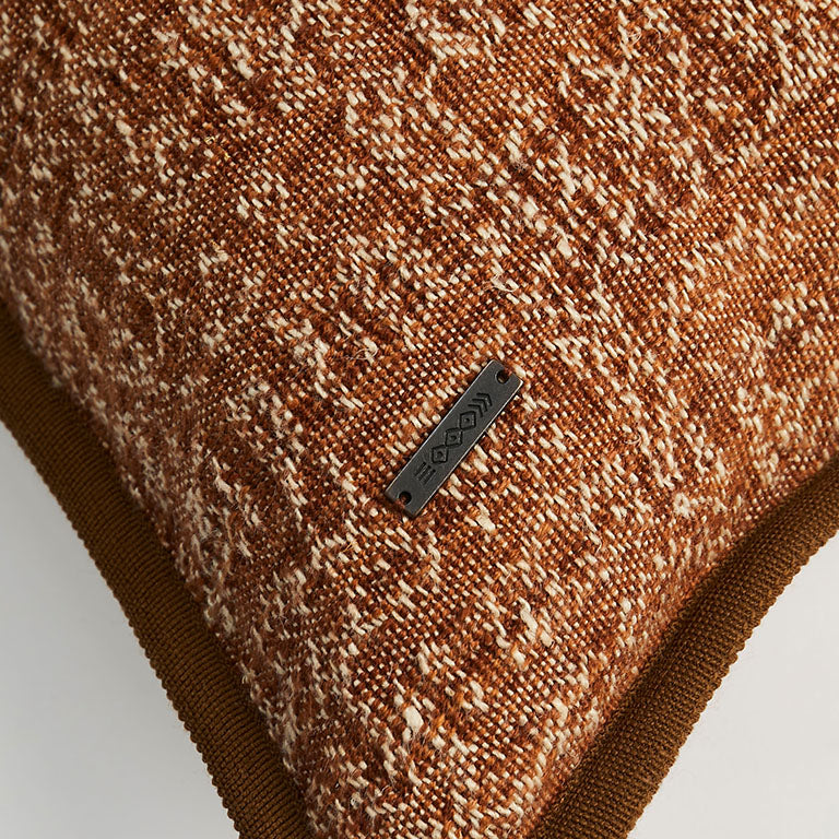 de Le Cuona | Tribal Linen Cushion with Wool Binding – Earth