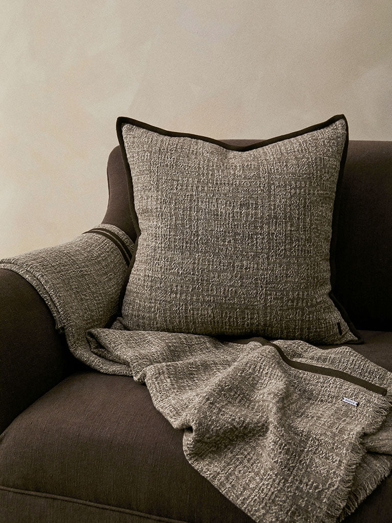 de Le Cuona | Tribal Linen Cushion with Wool Binding – Silt