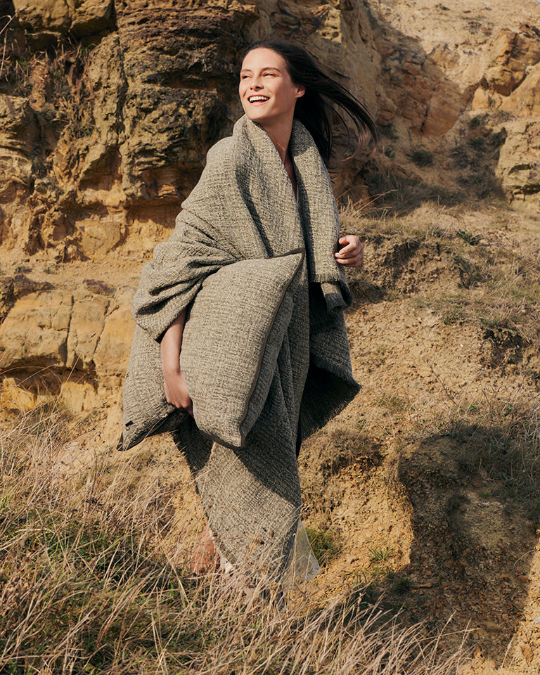 de Le Cuona | Tribal Linen Throw with Wool Binding – Silt