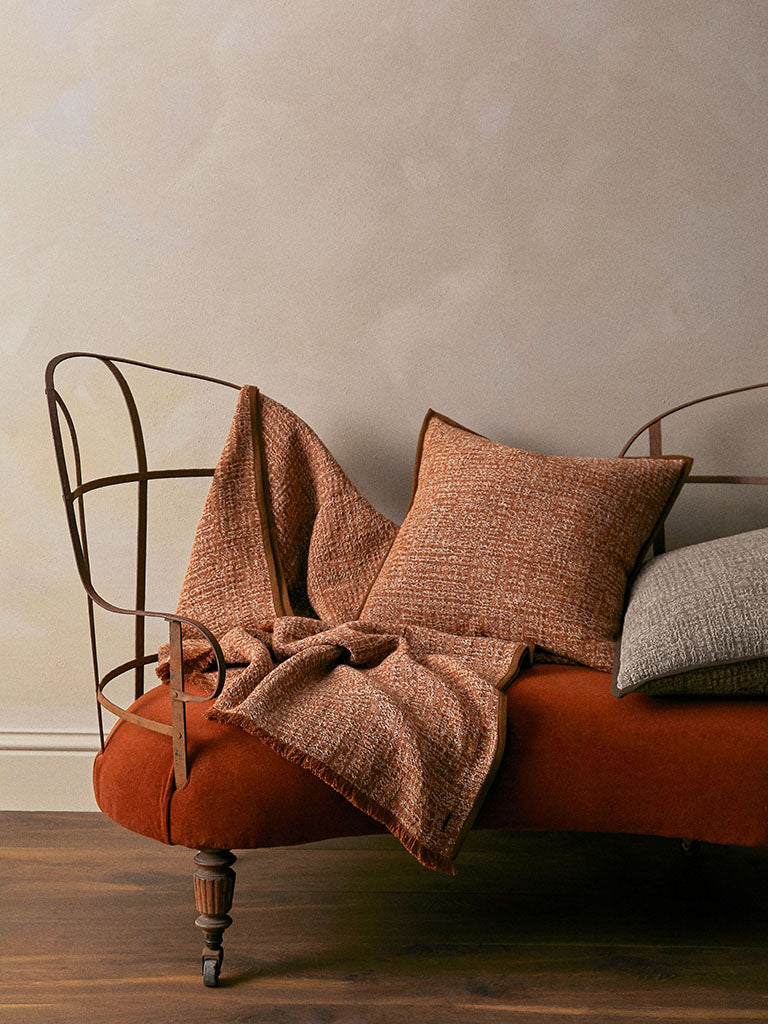 de Le Cuona | Tribal Linen Cushion with Wool Binding – Earth