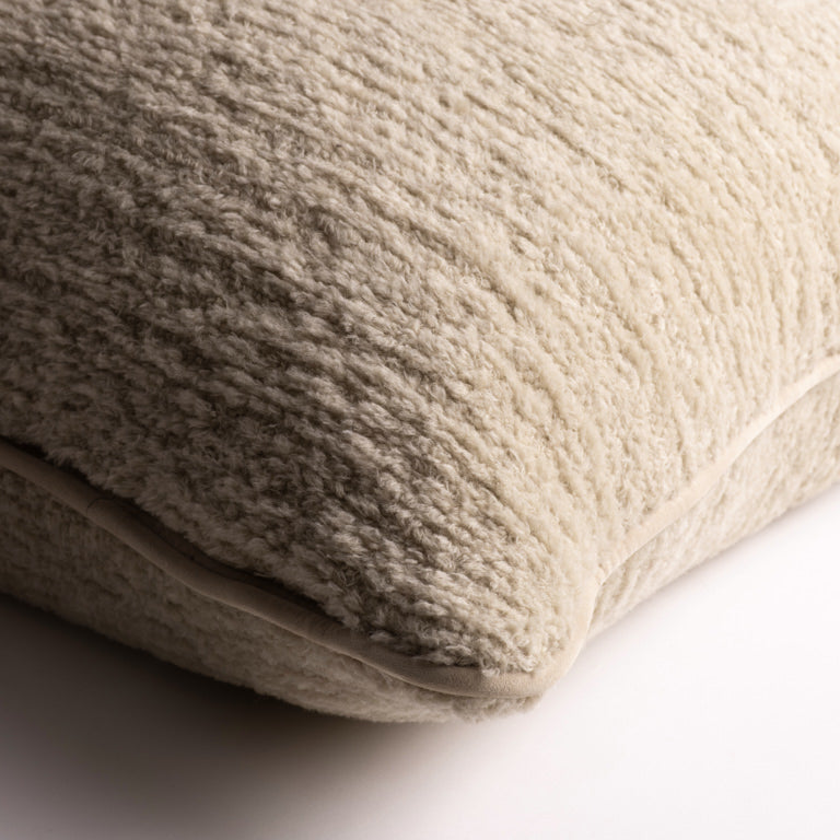 de Le Cuona | Tundra Wool Cushion with Suede Trim – Ash