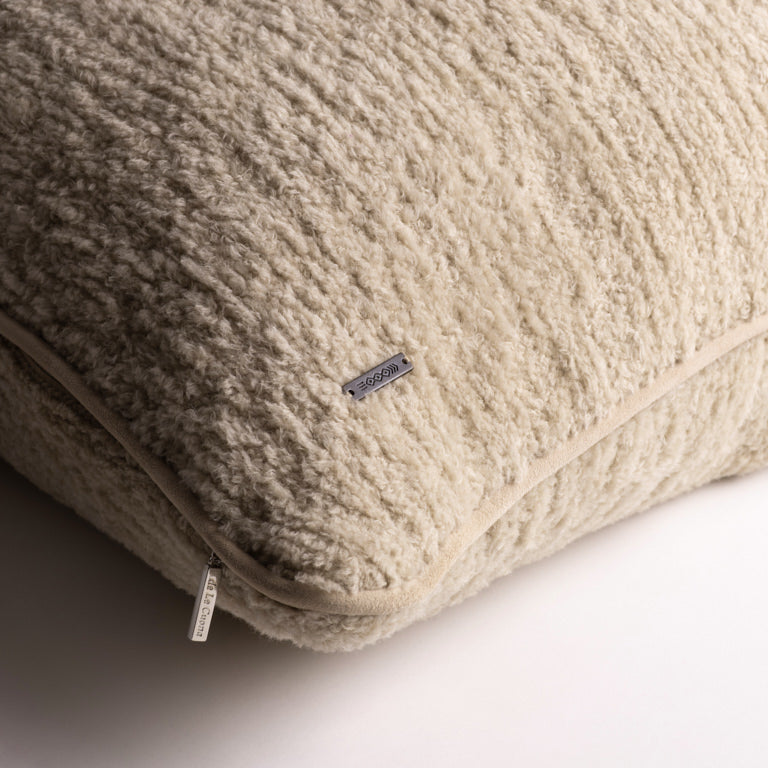 de Le Cuona | Tundra Wool Cushion with Suede Trim – Ash